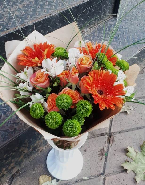 Букет цветов из: Герберы, Хризантемы, Альстромерии и Розы в Тахтамукайском