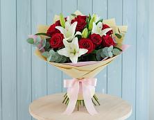 Букет цветов из:  Лилии и Розы в Тахтамукайском