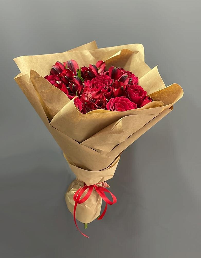 Букет цветов из: Альстромерии и Розы в Тахтамукайском