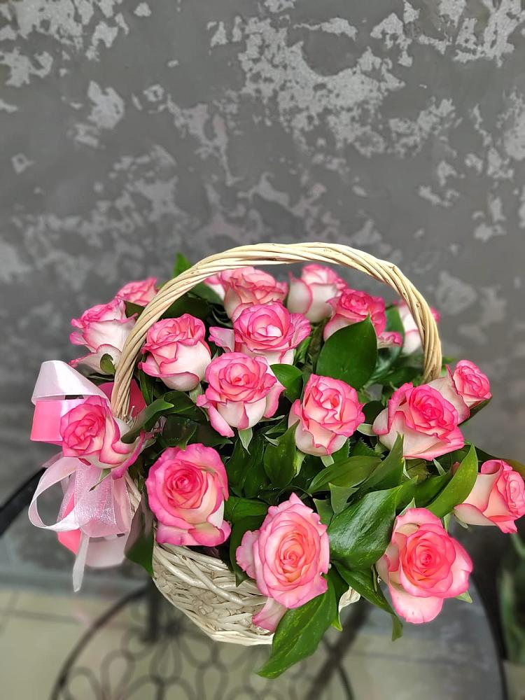 Цветочная композиция из Розы в корзине в Тахтамукайском