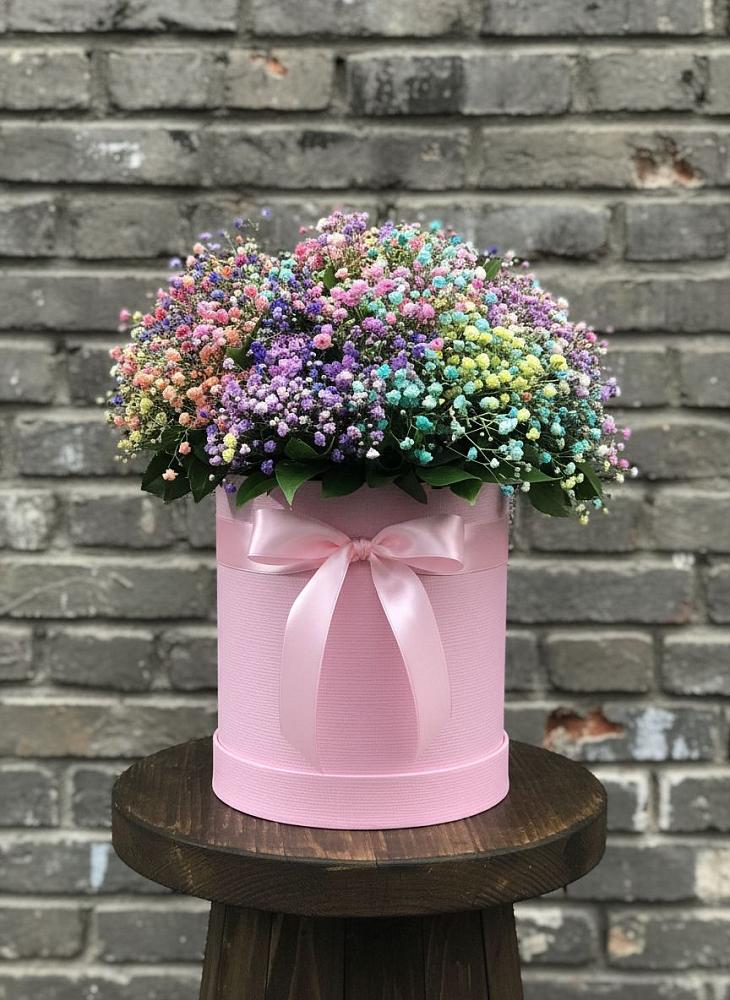 Цветочная композиция из Гипсофила и Розы в шляпной коробке в Тахтамукайском