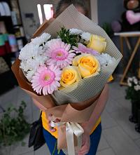 Букет цветов из:  Герберы, Розы и Хризантемы в Тахтамукайском