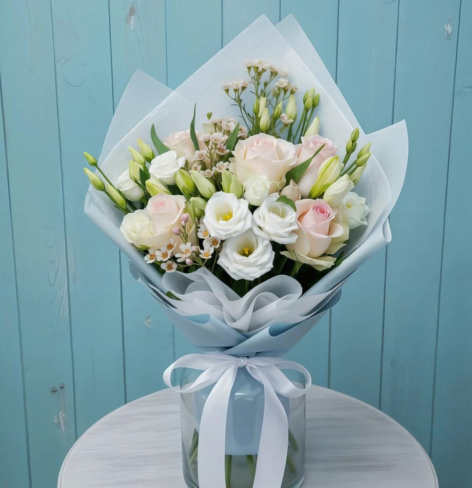 Букет цветов из: Розы и Лизиантусы в Тахтамукайском