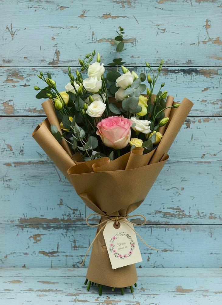 Букет цветов из: Розы и Лизиантусы в Тахтамукайском