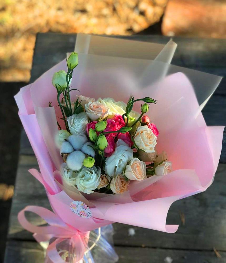 Букет цветов из: Розы и Лизиантусы в Тахтамукайском