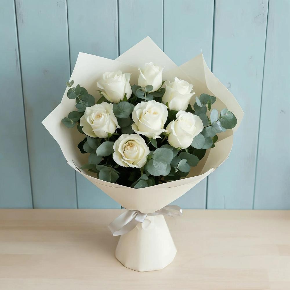 Букет Белые розы в Эвкалипте в Тахтамукайском