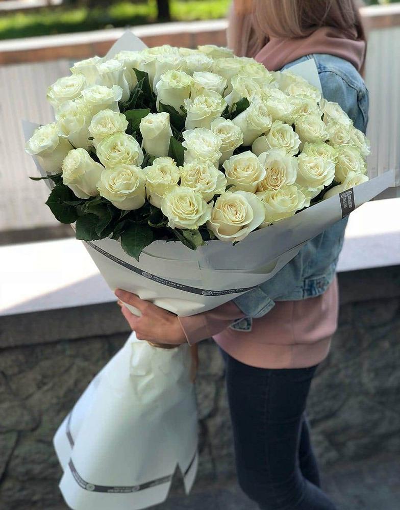 35 Белых роз в Тахтамукайском Букет 35 Белых роз в Тахтамукайском