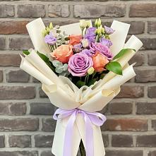 Букет цветов из:  Лизиантусы и Розы в Тахтамукайском