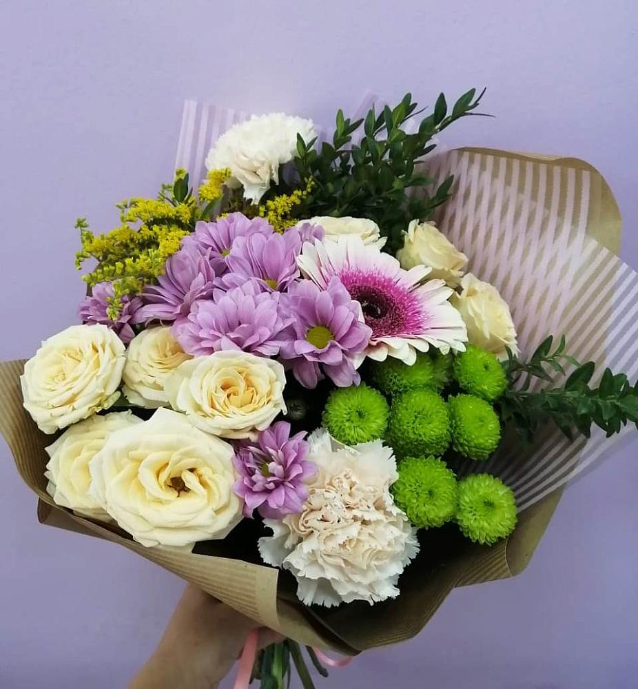 Букет цветов из: Хризантемы, Розы, Гвоздики и Герберы в Тахтамукайском