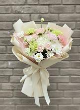 Букет цветов из:  Гвоздики, Розы, Лизиантусы и Хризантемы в Тахтамукайском