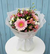 Букет цветов из:  Герберы, Альстромерии и Лизиантусы #REPLACE_PRED# Тахтамукайском