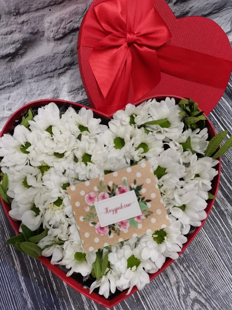 Цветочная композиция из Хризантемы в виде сердца в Тахтамукайском