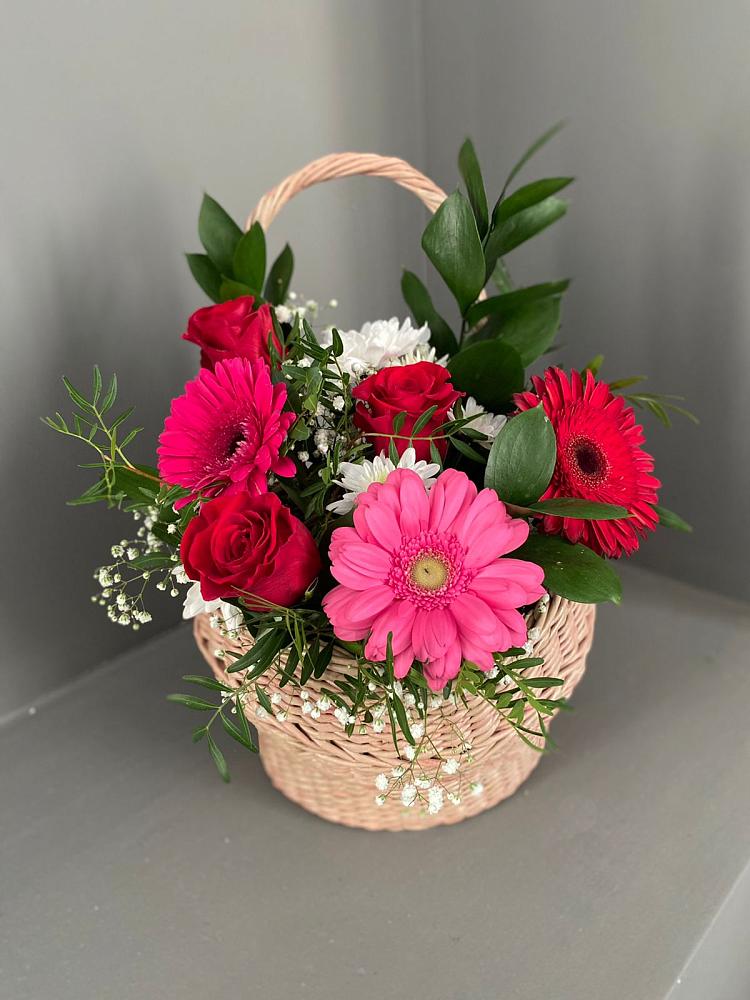 Цветочная композиция из Розы, Хризантемы и Герберы в корзине в Тахтамукайском