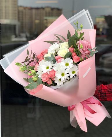 Букет цветов из: Розы, Лизиантусы и Хризантемы в Тахтамукайском