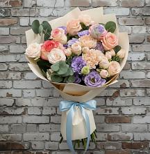 Букет цветов из:  Розы, Лизиантусы и Гвоздики в Тахтамукайском