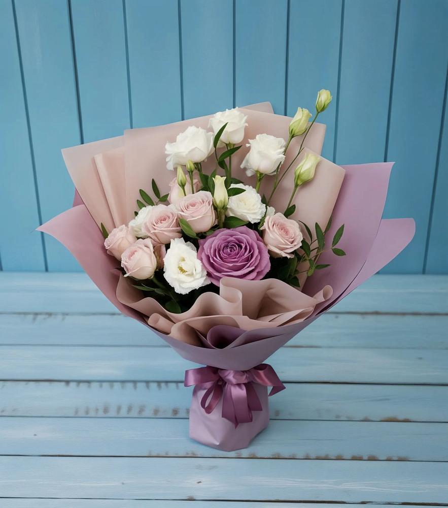 Букет цветов из: Розы и Лизиантусы в Тахтамукайском